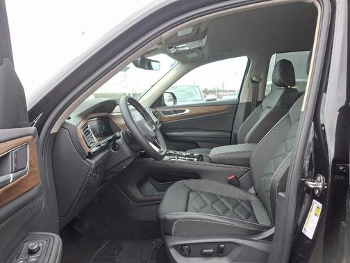 2025 Volkswagen Atlas 2.0T SE