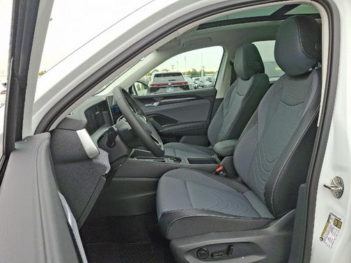 2025 Volkswagen Tiguan 2.0T SE