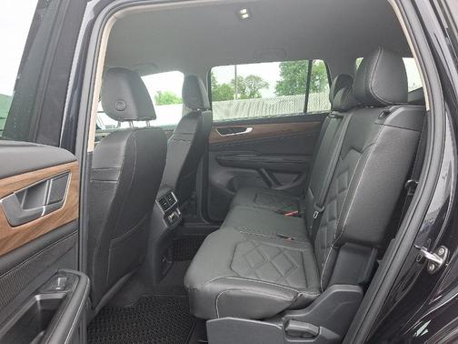 2025 Volkswagen Atlas 2.0T SE