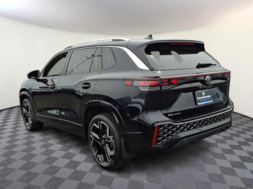 Deep Black Pearl 2026 Volkswagen Tiguan 2.0T SEL R-Line Turbo