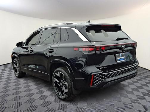 Deep Black Pearl 2026 Volkswagen Tiguan 2.0T SEL R-Line Turbo