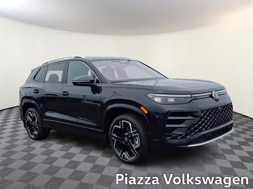 Deep Black Pearl 2026 Volkswagen Tiguan 2.0T SEL R-Line Turbo