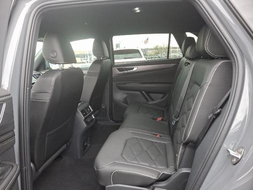 2025 Volkswagen Atlas Cross Sport 2.0T SE w/Technology