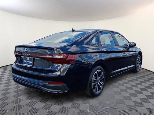 Deep Black Pearl Effect 2026 Volkswagen Jetta 1.5T Sport