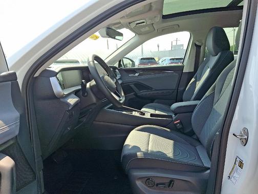 2025 Volkswagen Tiguan 2.0T SE