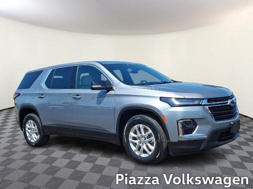 Sterling Gray Metallic 2023 Chevrolet Traverse LS