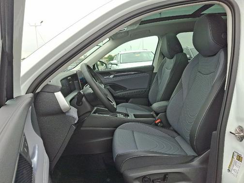 2025 Volkswagen Tiguan 2.0T SE