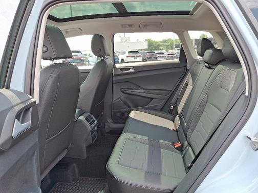 2025 Volkswagen Taos 1.5T SE Black
