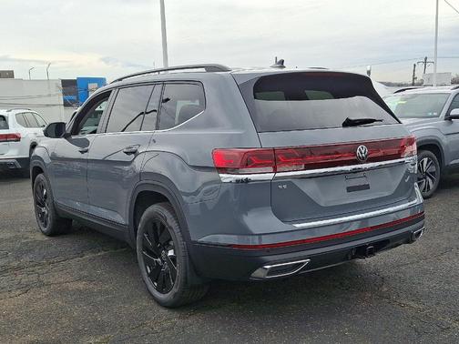 2025 Volkswagen Atlas 2.0T SE