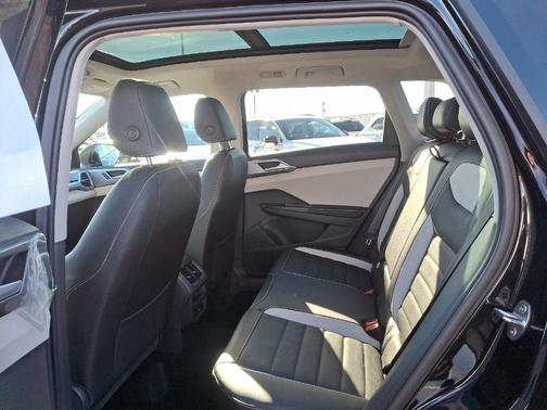 2025 Volkswagen Taos 1.5T SEL