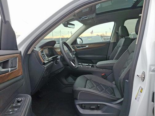 2025 Volkswagen Atlas 2.0T SE