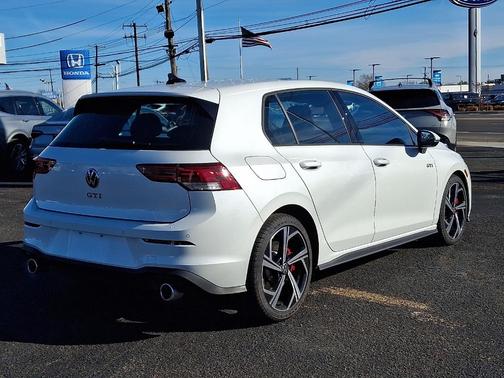 2025 Volkswagen Golf GTI 2.0T SE