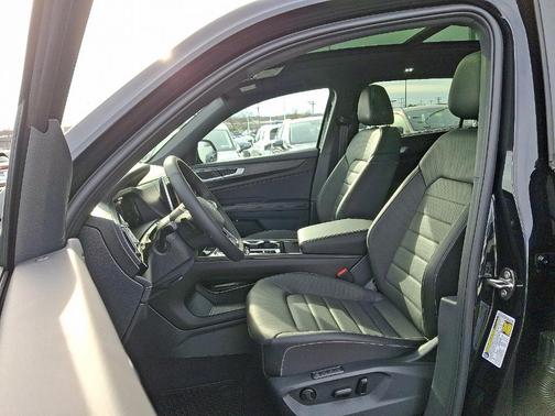 2026 Volkswagen Atlas Cross Sport SEL R-LINE