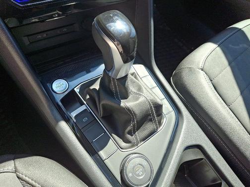 2025 Volkswagen Taos 1.5T SE Black