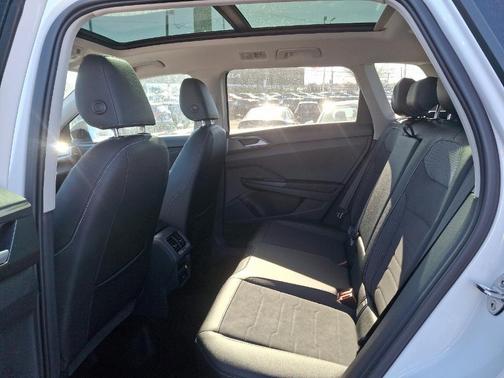 2025 Volkswagen Taos 1.5T SE Black