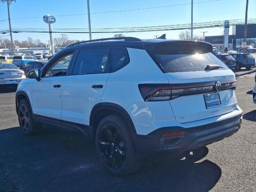 2025 Volkswagen Taos 1.5T SE Black