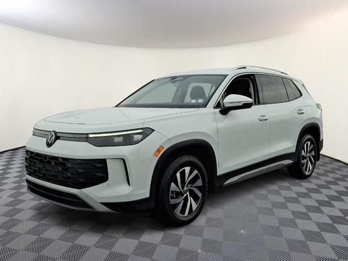 Pure White 2025 Volkswagen Tiguan 2.0T S