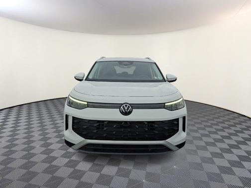 Pure White 2025 Volkswagen Tiguan 2.0T S