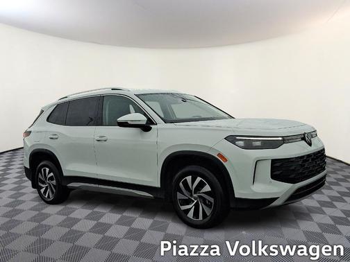 Pure White 2025 Volkswagen Tiguan 2.0T S