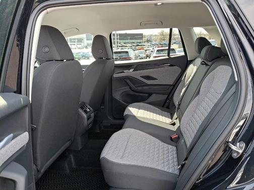 Deep Black Pearl Effect 2026 Volkswagen Tiguan 2.0T S