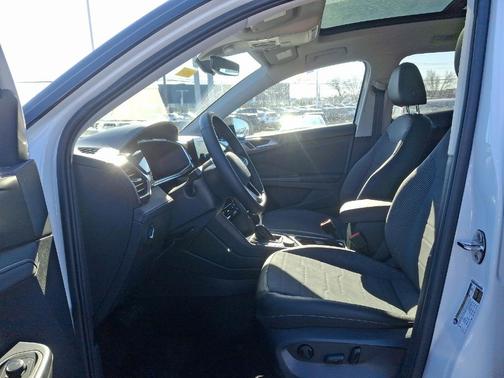 2025 Volkswagen Taos 1.5T SE Black
