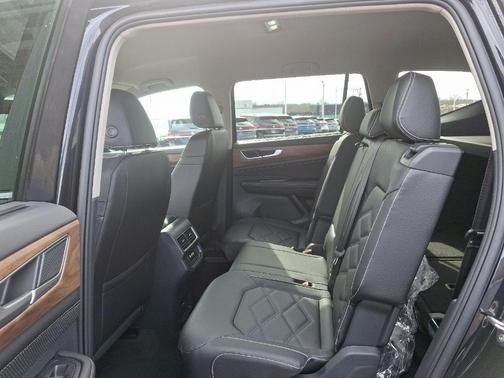 2025 Volkswagen Atlas 2.0T SE