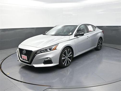 2022 Nissan Altima SR FWD