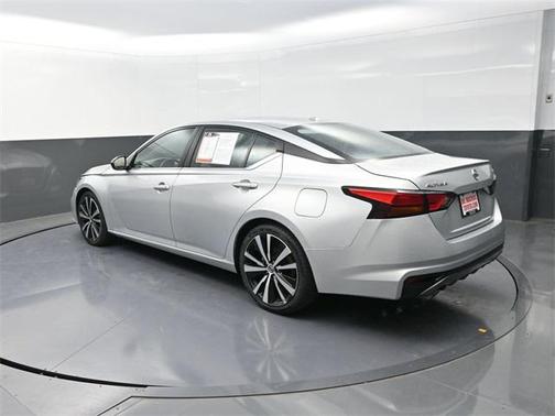2022 Nissan Altima SR FWD
