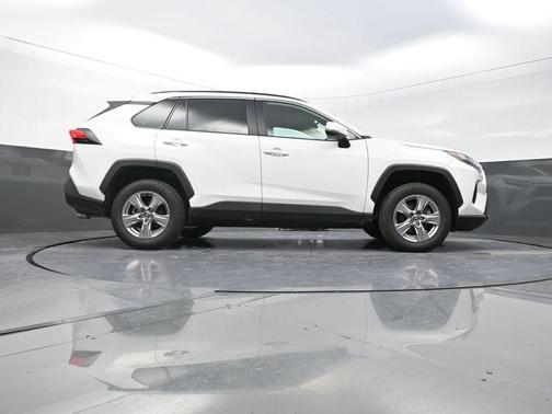 Ice Cap 2024 Toyota RAV4 XLE