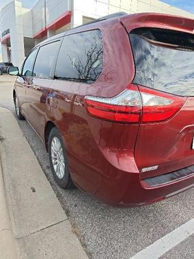 2016 Toyota Sienna XLE
