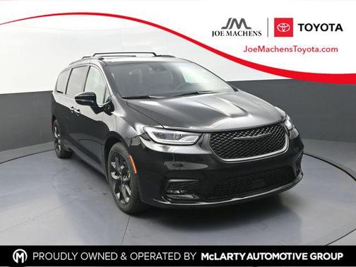 Diamond Black Crystal Pearlcoat 2025 Chrysler Pacifica Limited