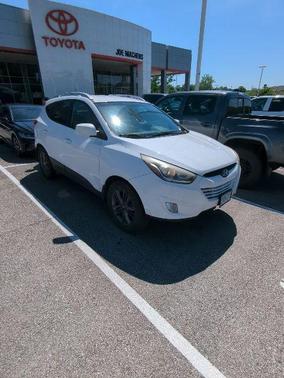 Winter White 2014 Hyundai TUCSON SE