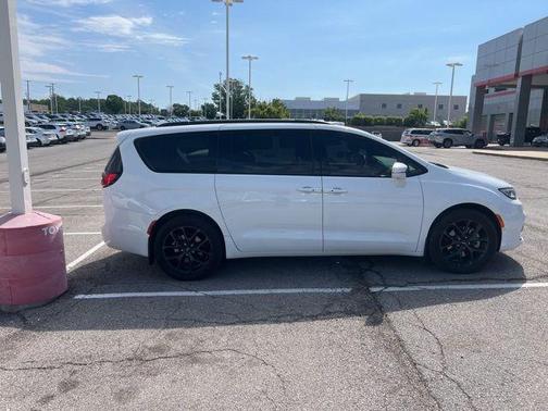 Bright White Clearcoat 2022 Chrysler Pacifica Limited