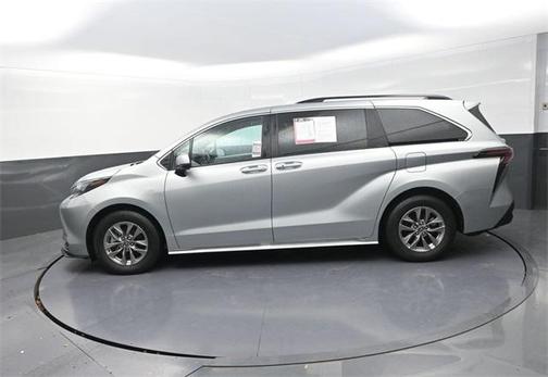 2024 Toyota Sienna XLE