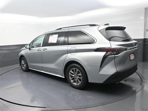 2024 Toyota Sienna XLE