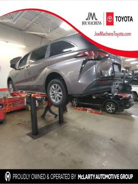 Predawn Gray Mica 2022 Toyota Sienna XLE