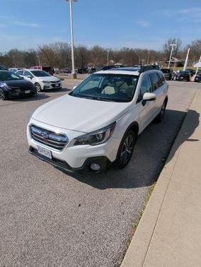 Crystal White Pearl 2018 Subaru Outback 2.5i Limited