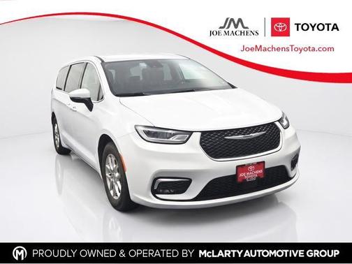 Bright White Clearcoat 2023 Chrysler Pacifica Touring L