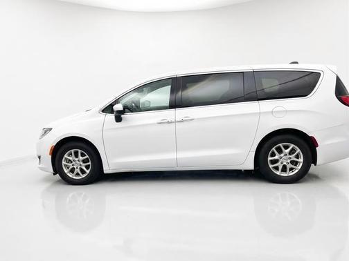 Bright White Clearcoat 2023 Chrysler Pacifica Touring L
