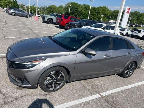 Fluid Metal 2022 Hyundai ELANTRA Limited