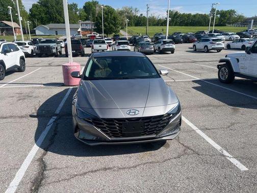 Fluid Metal 2022 Hyundai ELANTRA Limited