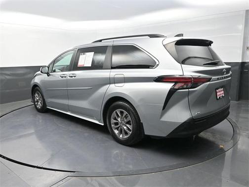 2021 Toyota Sienna XLE 7 Passenger