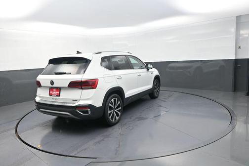 Pure White 2022 Volkswagen Taos 1.5T SE