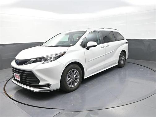 2024 Toyota Sienna XLE
