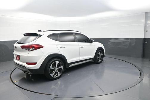 Dazzling White 2018 Hyundai TUCSON Value