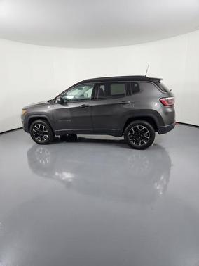 Granite Crystal Metallic Clearcoat 2019 Jeep Compass Trailhawk