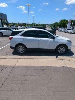Summit White 2018 Chevrolet Equinox LS