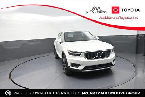 Crystal White Metallic 2020 Volvo XC40 T4 Inscription