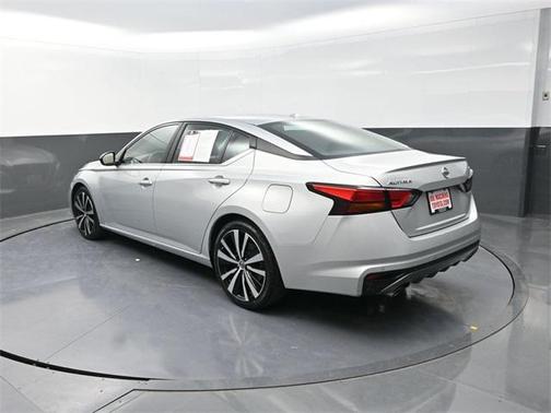 2022 Nissan Altima SR FWD