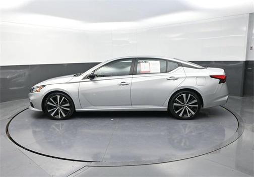2022 Nissan Altima SR FWD